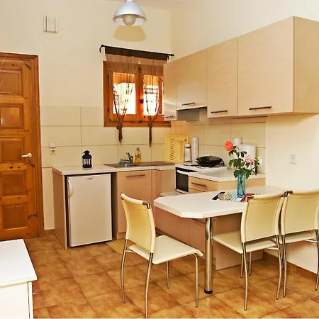 Theocharis Apartment *